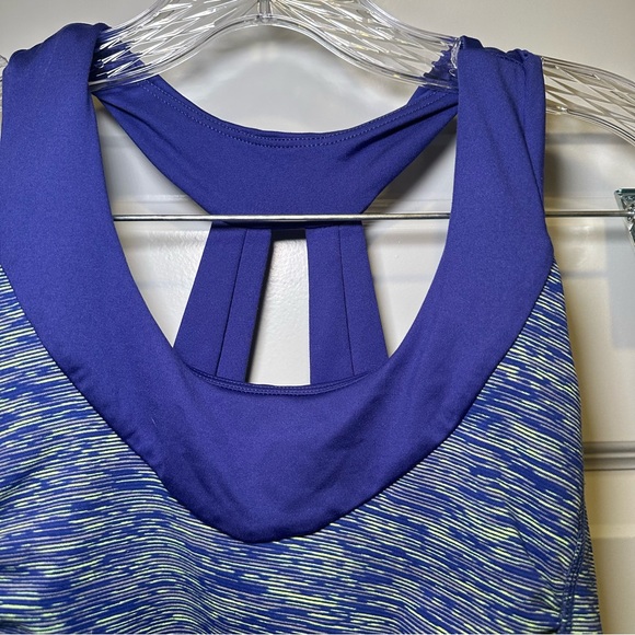 Road Runner Sports Blue Print V Neck Sleeveless Tank size M - Picture 3 of 9